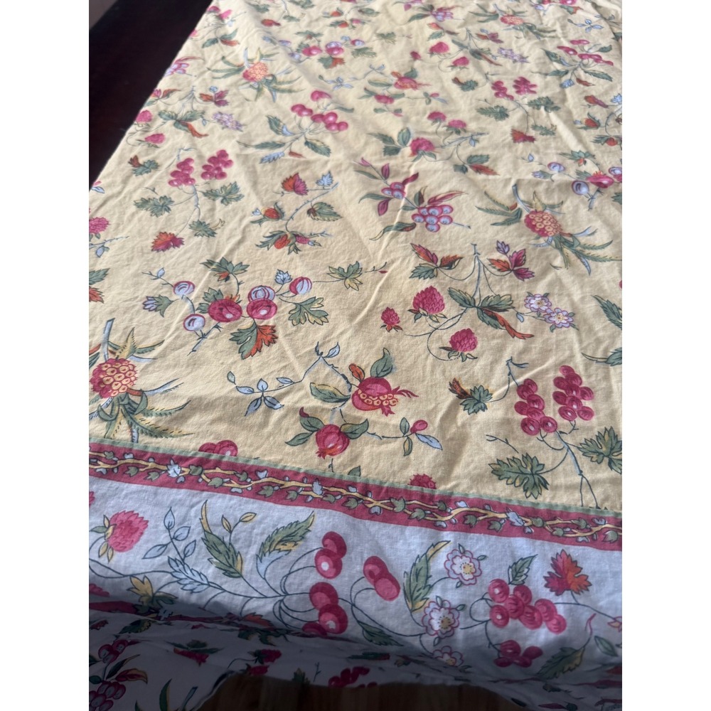 William Sonoma 100% Cotton 
70" x 90" Pomegranate & Berries Tablecloth EUC

X